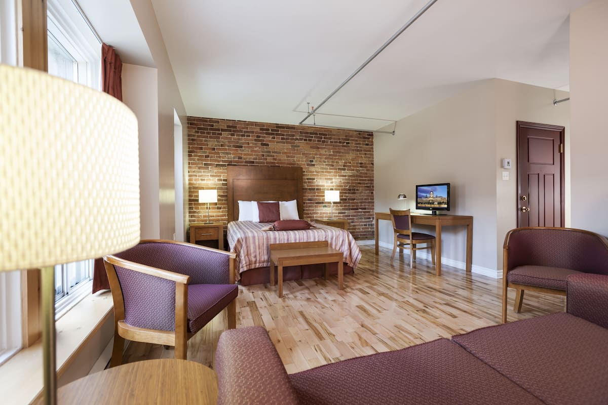Chambre Supérieure, 1 grand lit et 1 canapé-lit