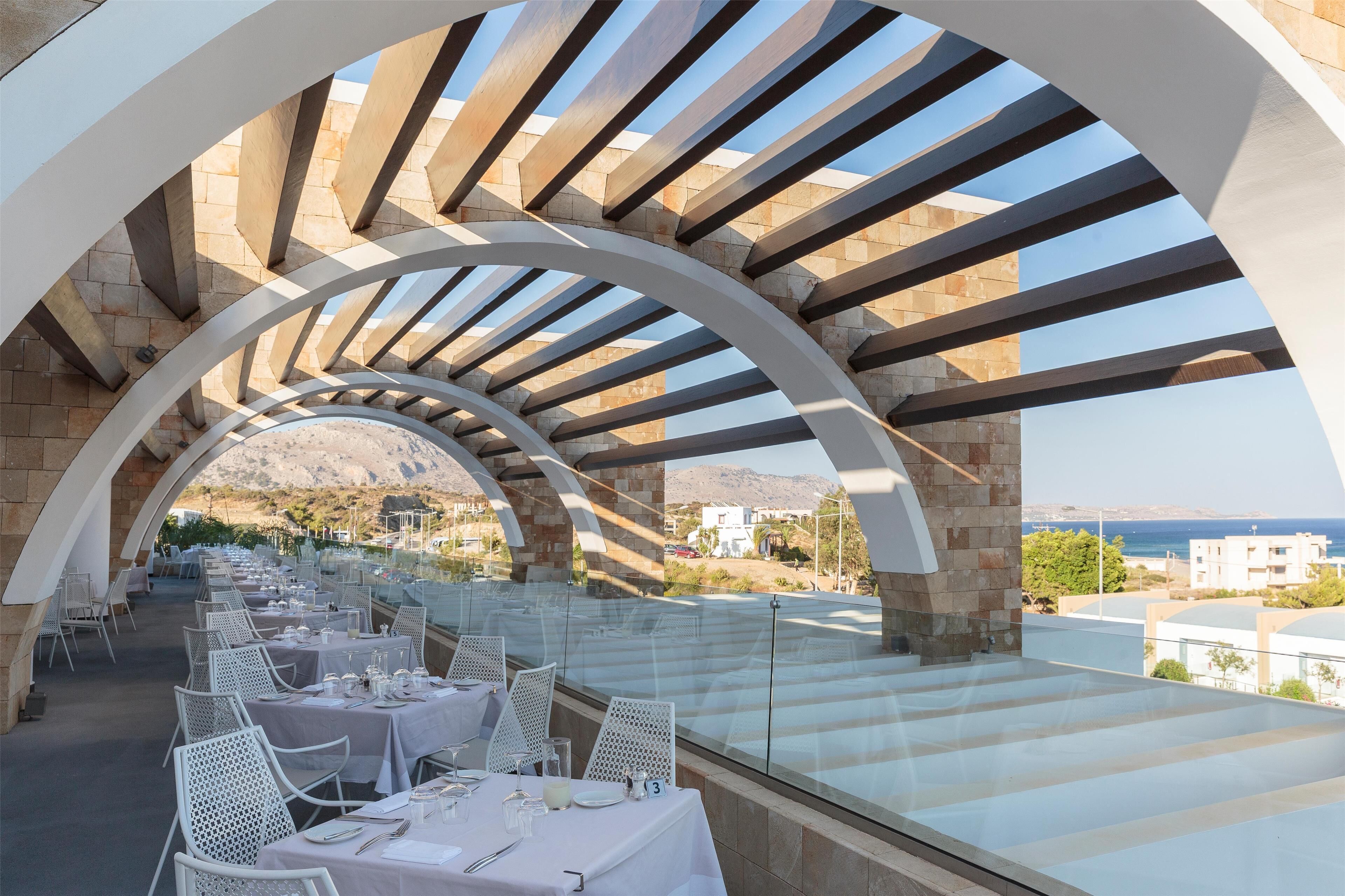 5 restaurants, breakfast, lunch, dinner served; international cuisine