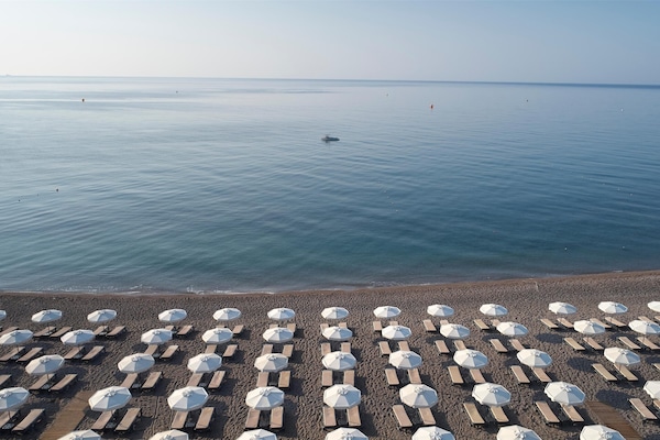 Beach nearby, sun loungers, beach umbrellas, beach towels