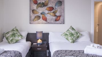 Twin, Double & Single Ensuite | In-room safe, free WiFi, bed sheets