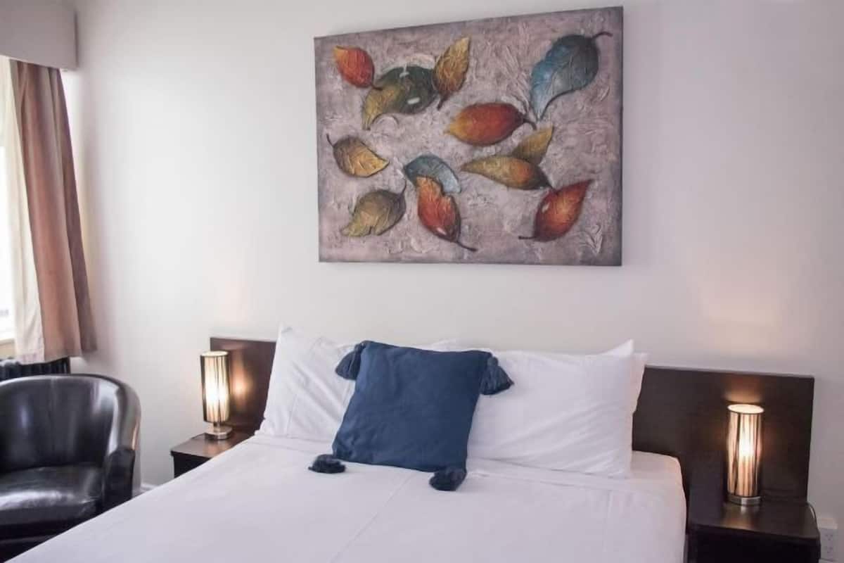 In-room safe, free WiFi, bed sheets