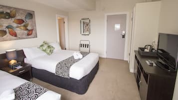 Twin, Double & Single Ensuite | In-room safe, free WiFi, bed sheets