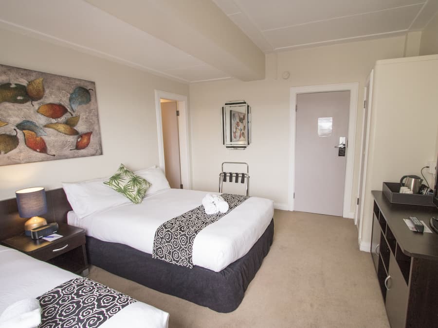 Twin, Double & Single Ensuite | In-room safe, free WiFi, bed sheets