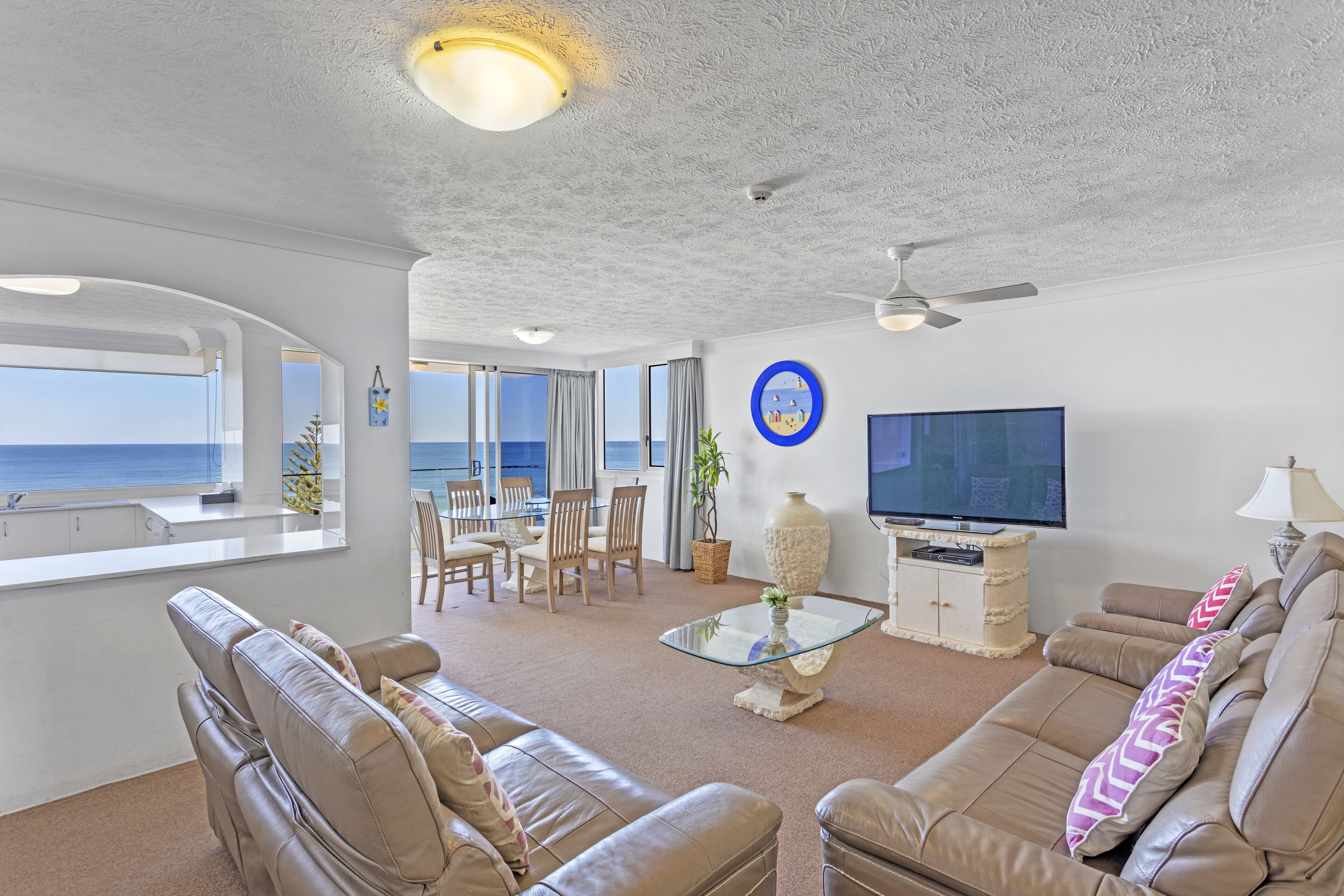Southern Cross Beachfront Holiday Apartments — image 8