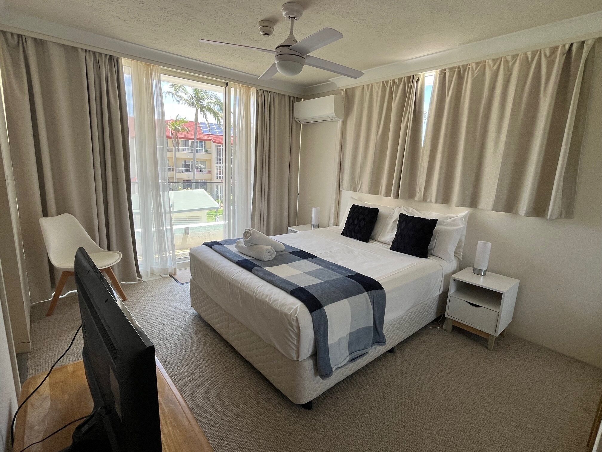 Standard Apartment, Balcony, Partial Ocean View | Laundry