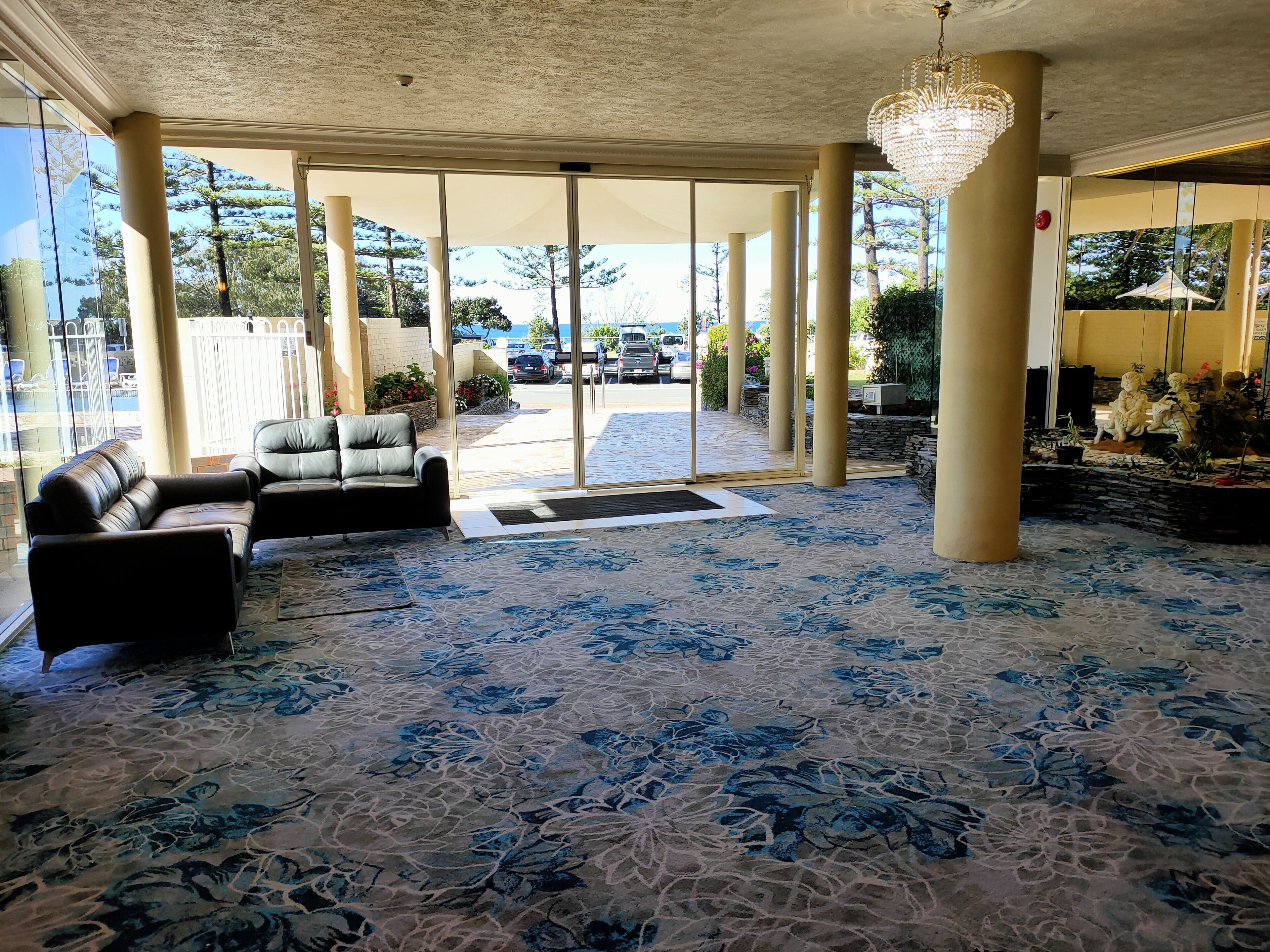 Southern Cross Beachfront Holiday Apartments — image 29