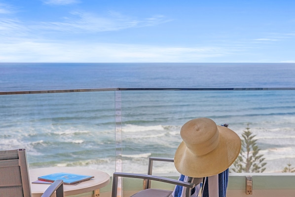 Apartamento superior, 2 quartos, vista para o oceano (Aircon) | Vista para praia/oceano