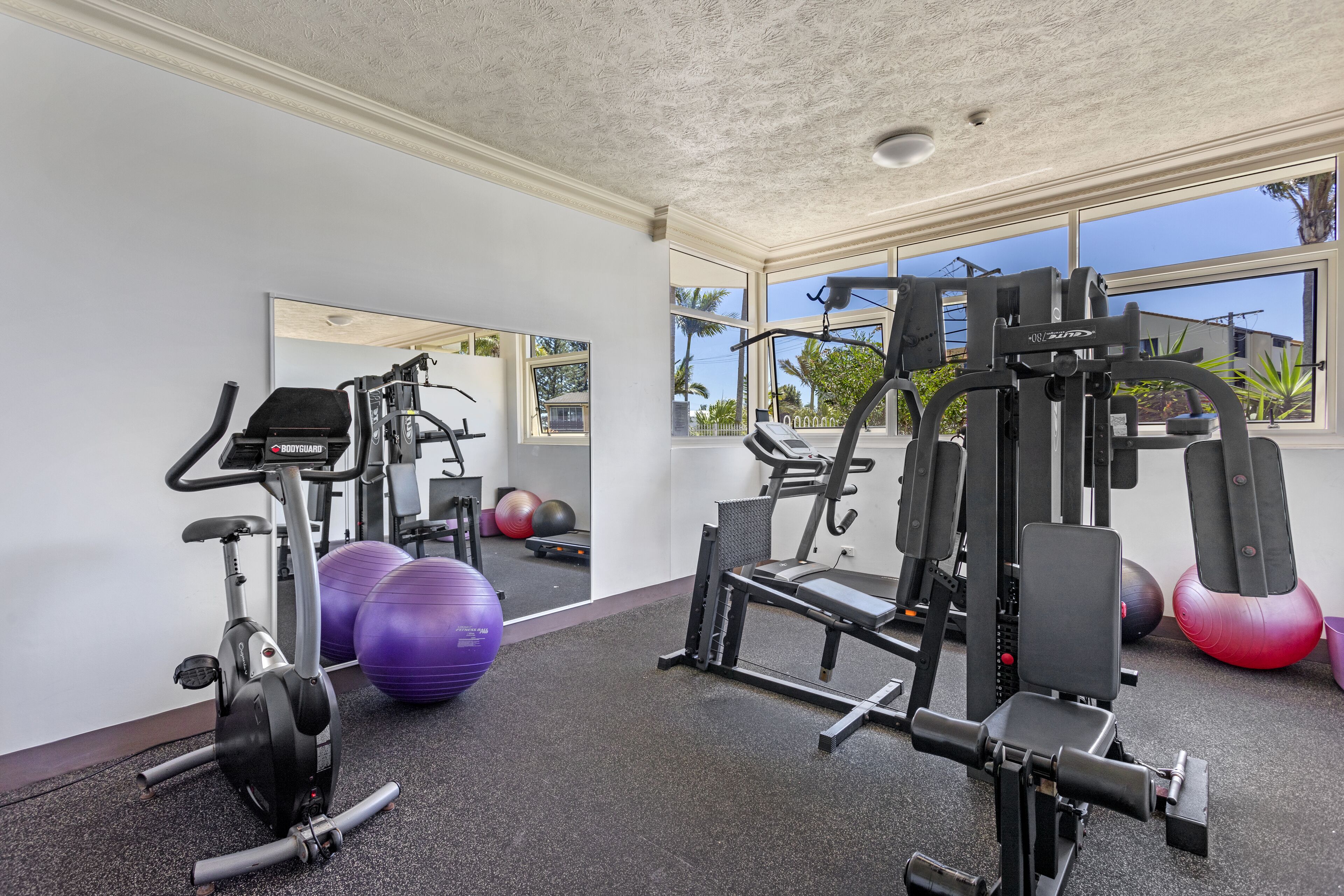 Southern Cross Beachfront Holiday Apartments — image 25