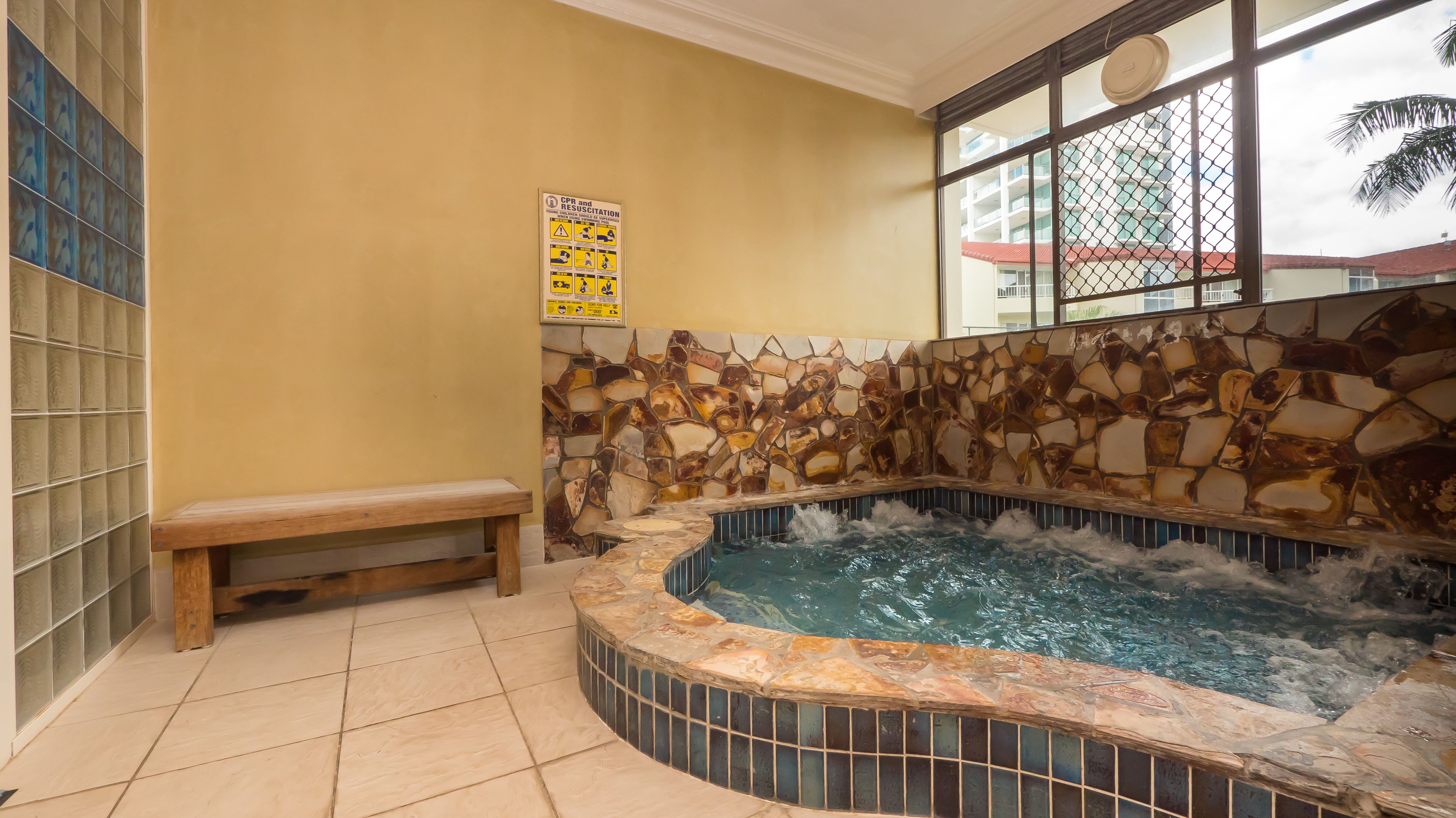 Southern Cross Beachfront Holiday Apartments — image 21