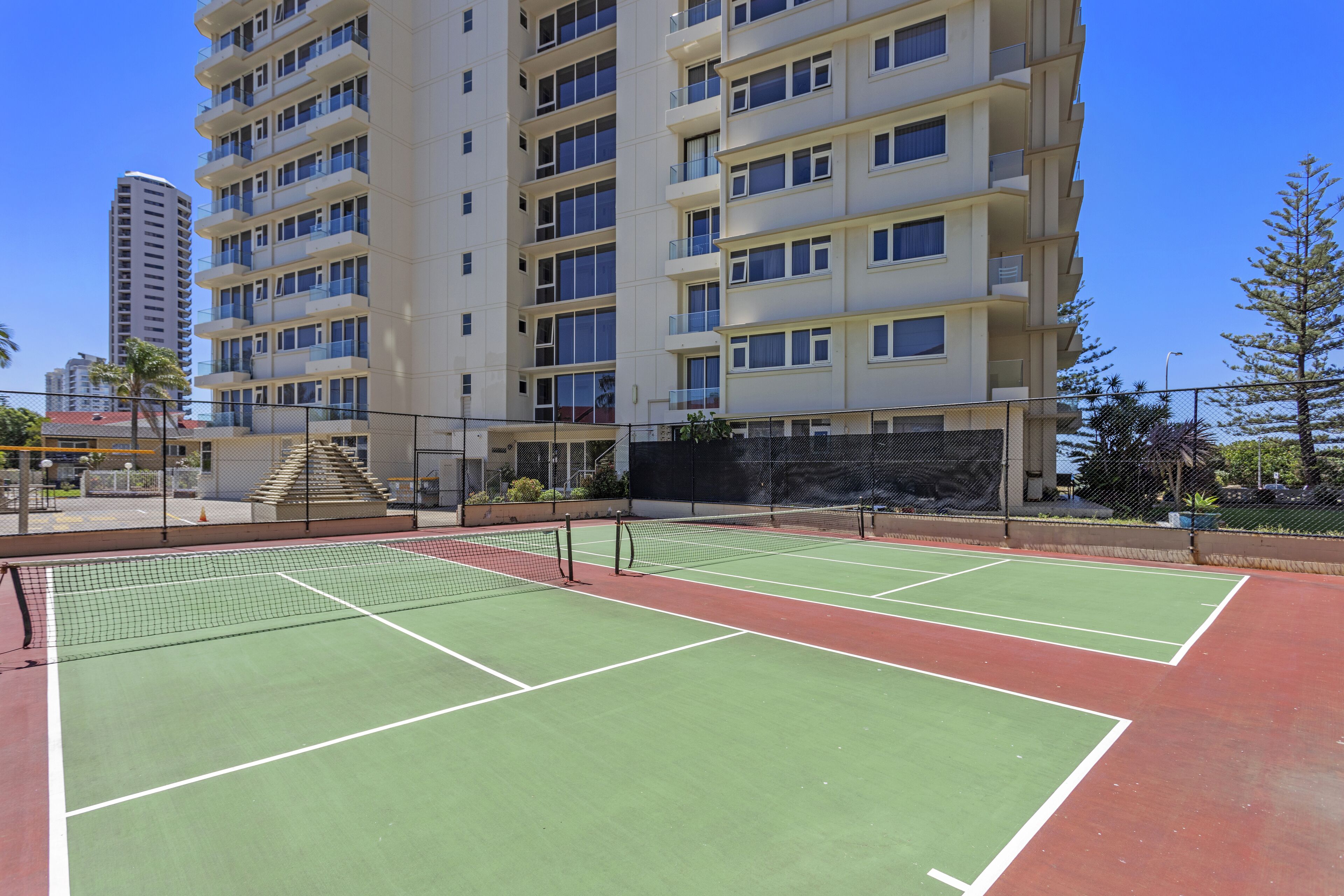 Southern Cross Beachfront Holiday Apartments — image 24