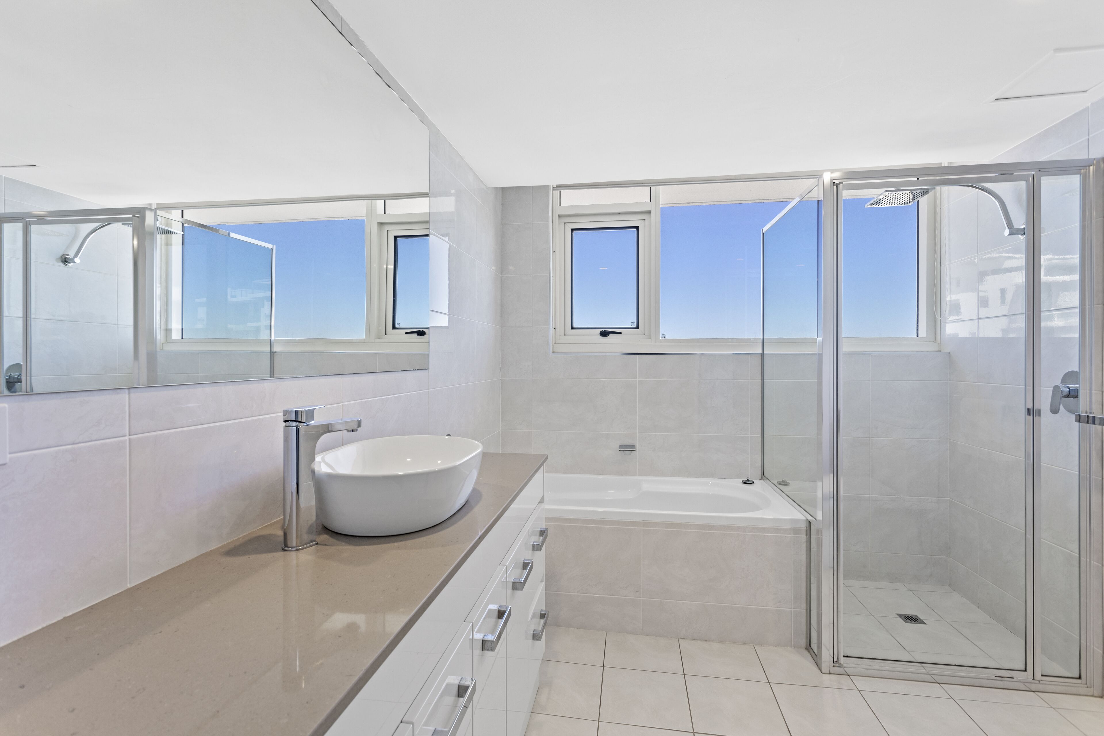 Southern Cross Beachfront Holiday Apartments — image 11