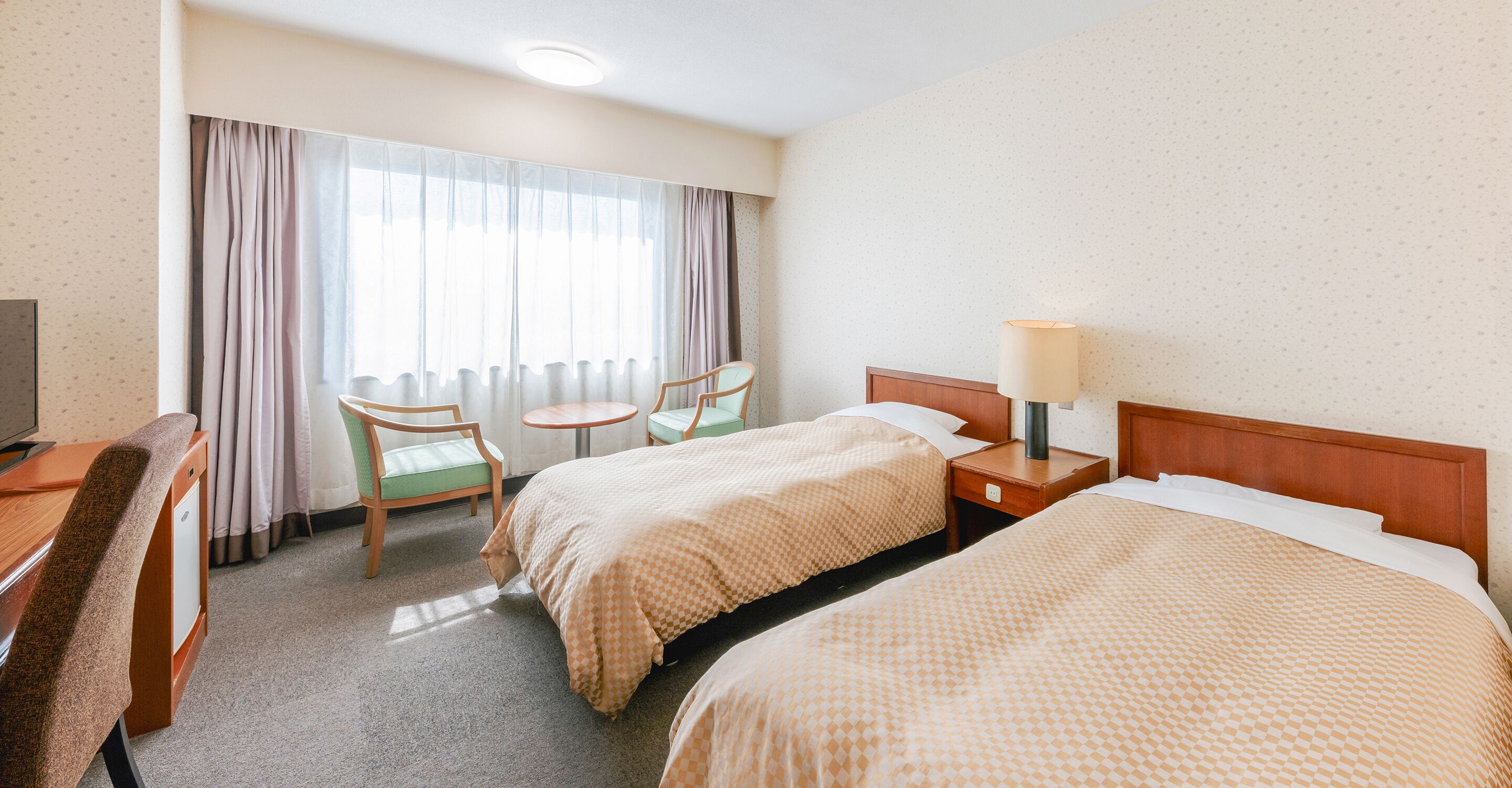 Desk, free WiFi, bed sheets