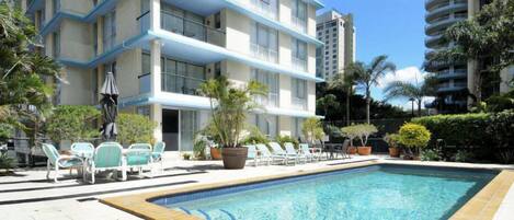 Außenpool, Liegestühle