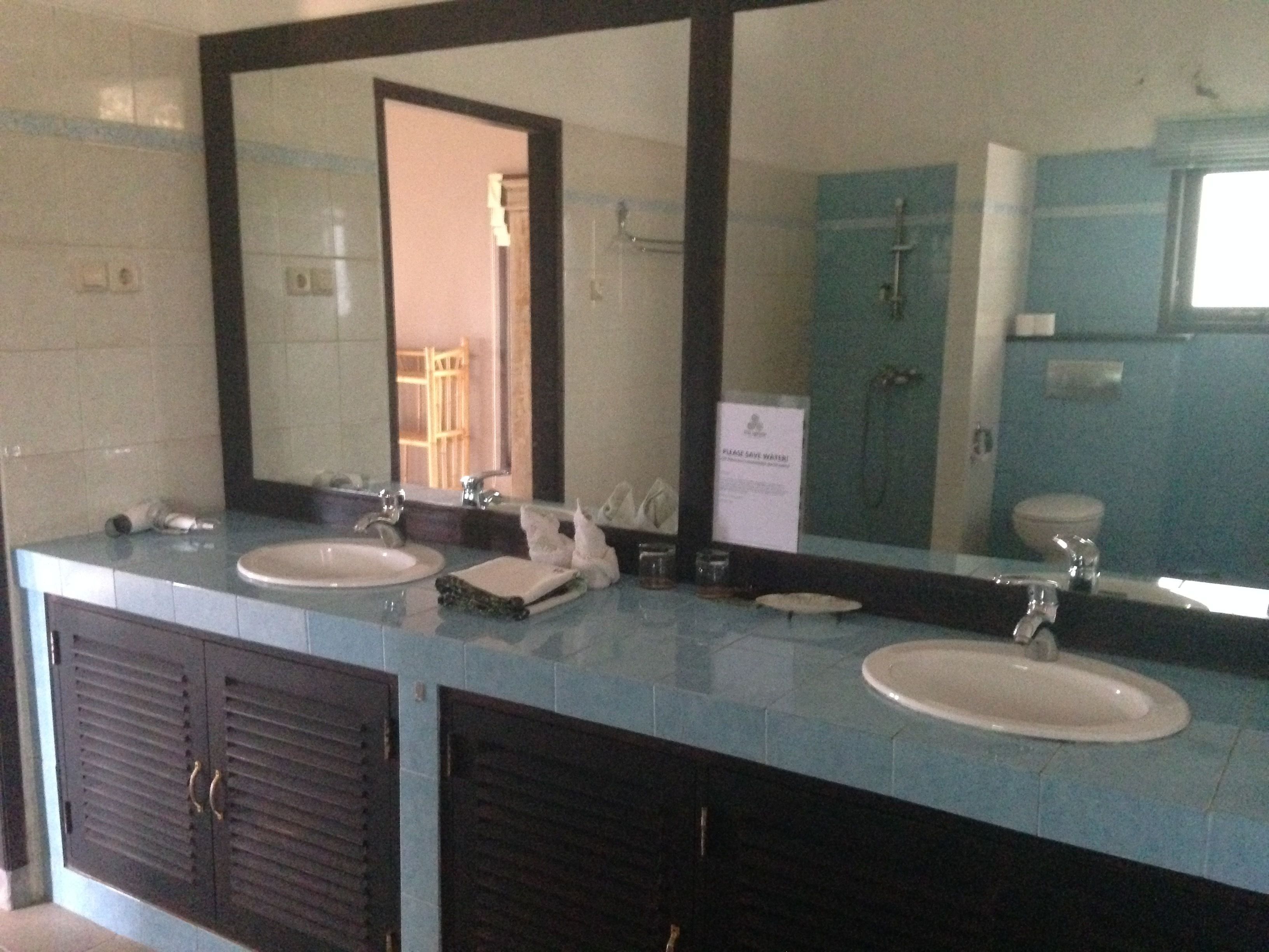 family penthouse, 2 bedrooms, sea view | bathroom | shower, free toiletries, hair dryer, towels