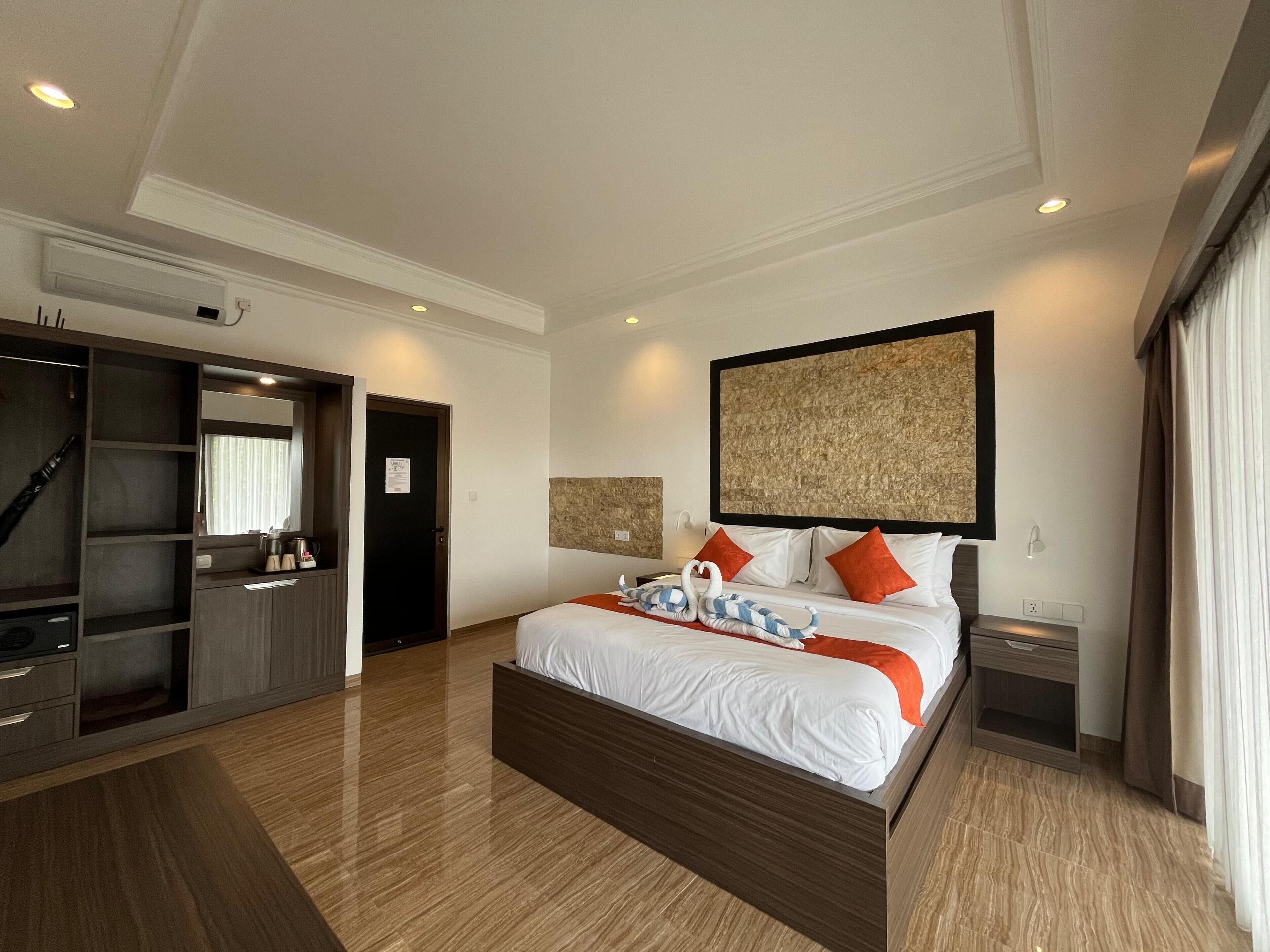 Deluxe Double Room | 1 bedroom, premium bedding, minibar, in-room safe