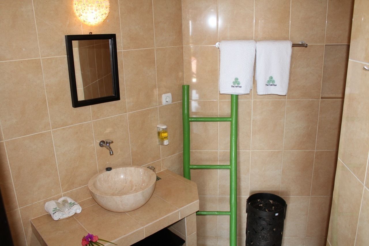 standard double or twin room, sea view | bathroom | shower, free toiletries, hair dryer, towels