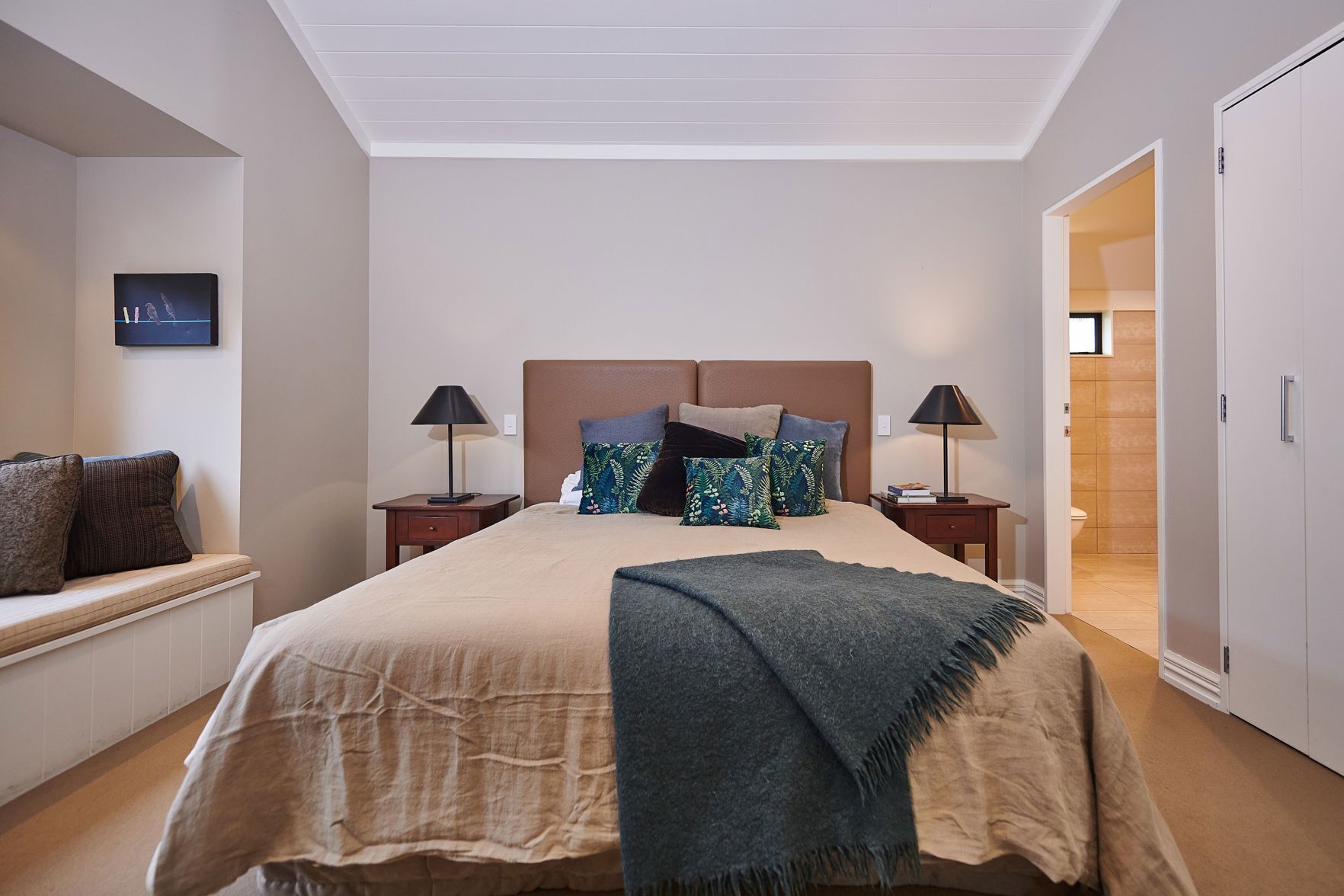 Peralatan tempat tidur premium, langsir/tirai gelap terus, kalis bunyi 