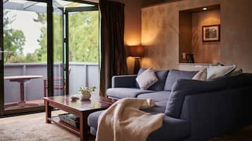 Cottage (Secluded) | Living area