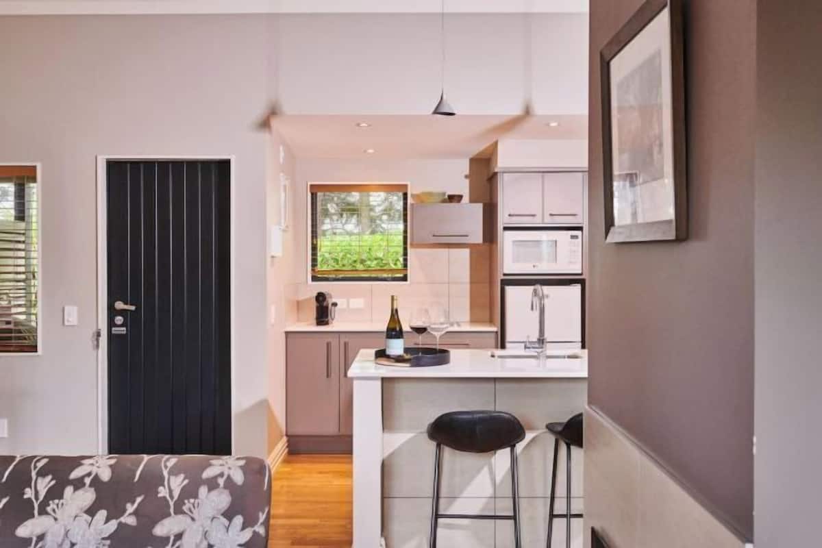 Private kitchen | Dining table