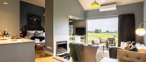 Cottage (Winemakers) | Living area