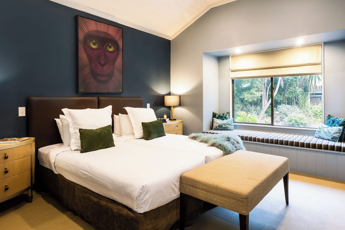 Villa (Woodland) | Premium bedding, blackout drapes, soundproofing, iron/ironing board