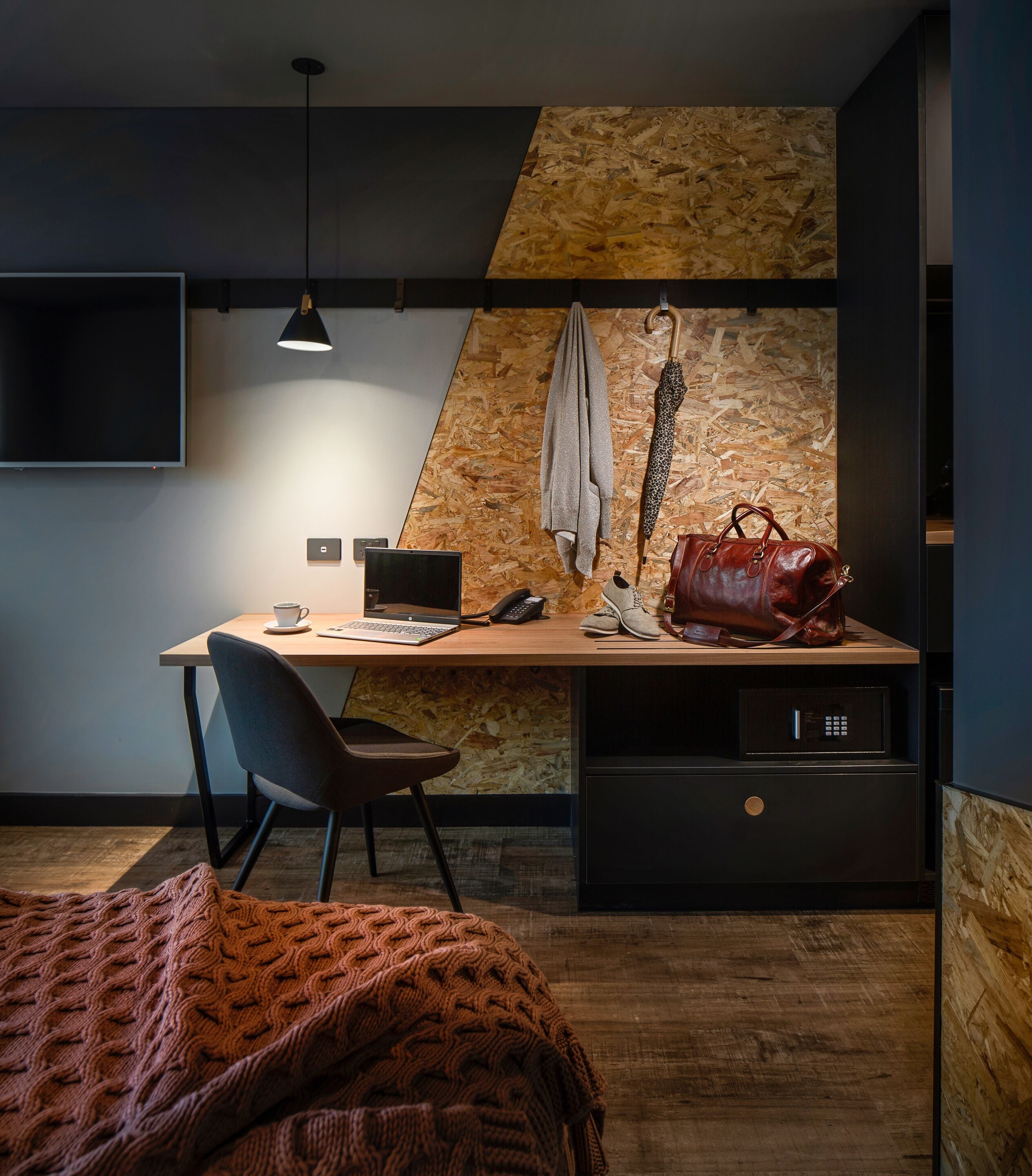 egyptian cotton sheets, premium bedding, pillow-top beds, in-room safe