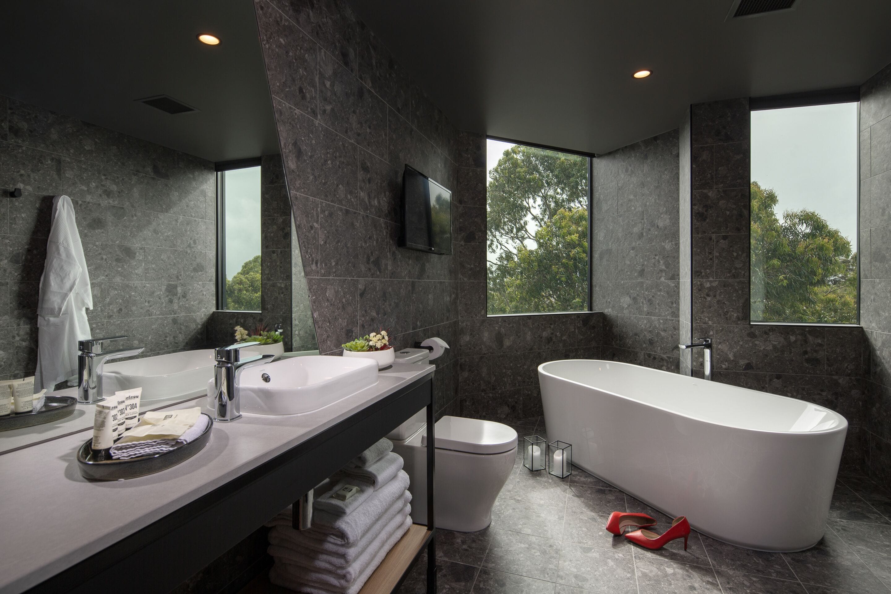 treetops room | deep-soaking bathtub