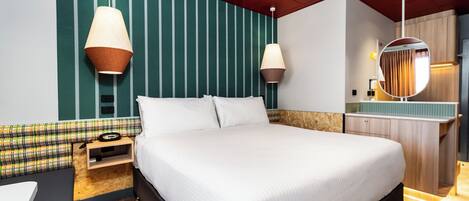 Pub Room - Noise Affected | Egyptian cotton sheets, premium bedding, pillow-top beds, in-room safe