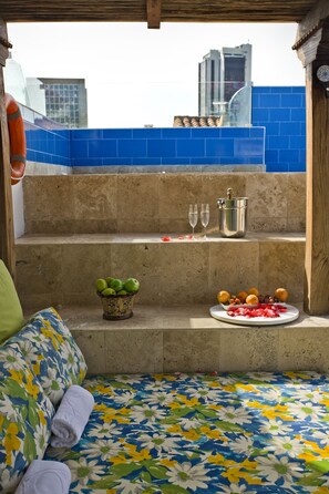 Biancheria da letto di alta qualità, copriletto in piuma, minibar