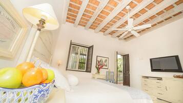 Deluxe Room | Premium bedding, down comforters, minibar, in-room safe