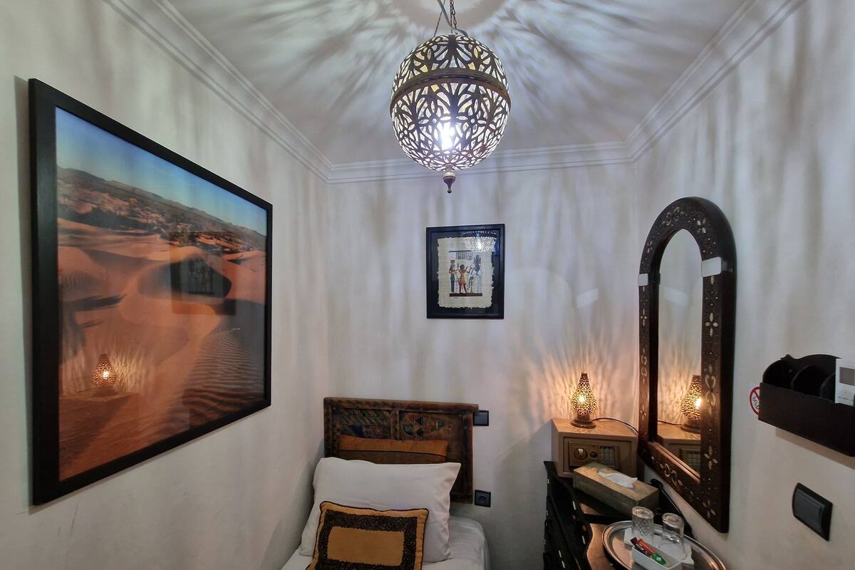 Kamar Single Basic | Seprai premium, brankas, Wi-Fi gratis, dan didekorasi berbeda-beda