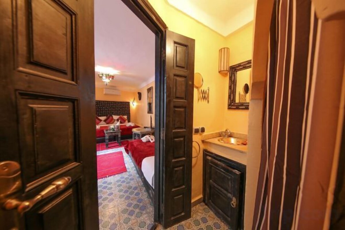 Premium bedding, in-room safe, WiFi (free), individually decorated