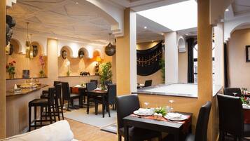 Breakfast, lunch, dinner served; international cuisine