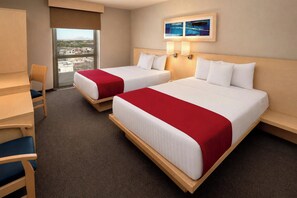 A hotel room with two beds, a desk, and a chair. - City Express by Marriott Ciudad Obregón (Cajeme)