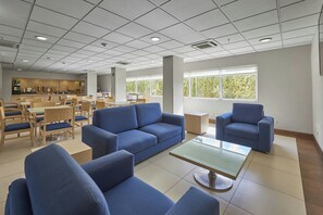 32-tommers fladskærms-tv med kabelkanaler