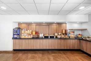 Desayuno continental gratuito y diario