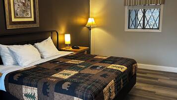 Standard Room, 1 King Bed (Creekside) | Premium bedding, pillowtop beds, in-room safe, desk