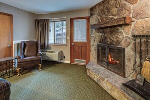 Riverside Deluxe 2-Queen Beds with Fireplace