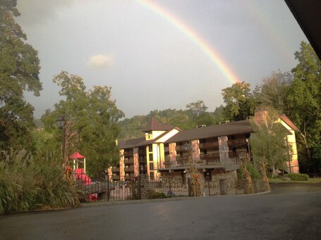 Brookside Lodge - Image 50