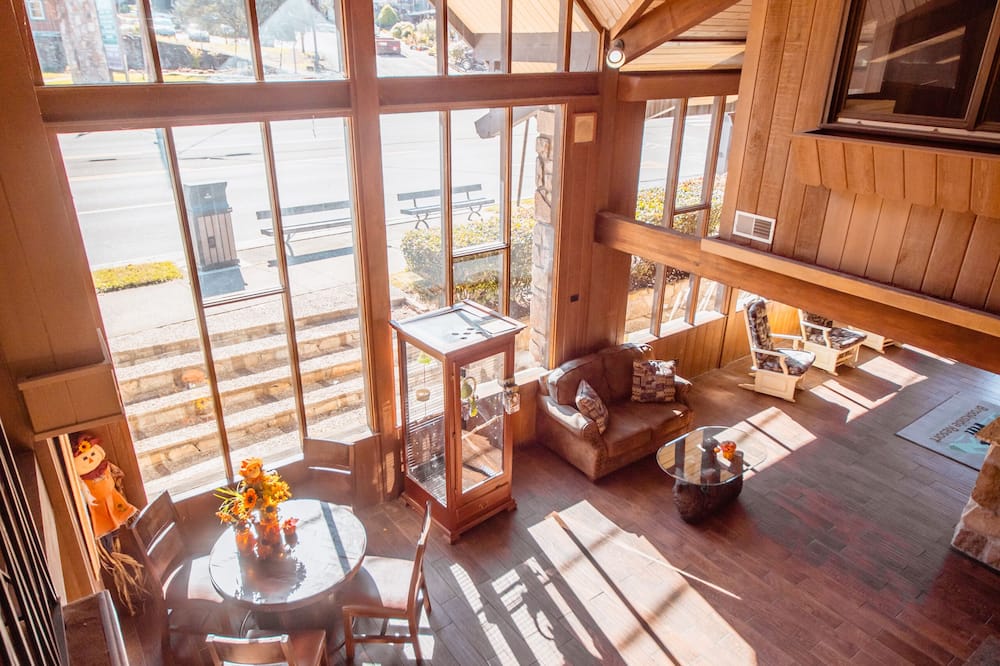 Brookside Lodge