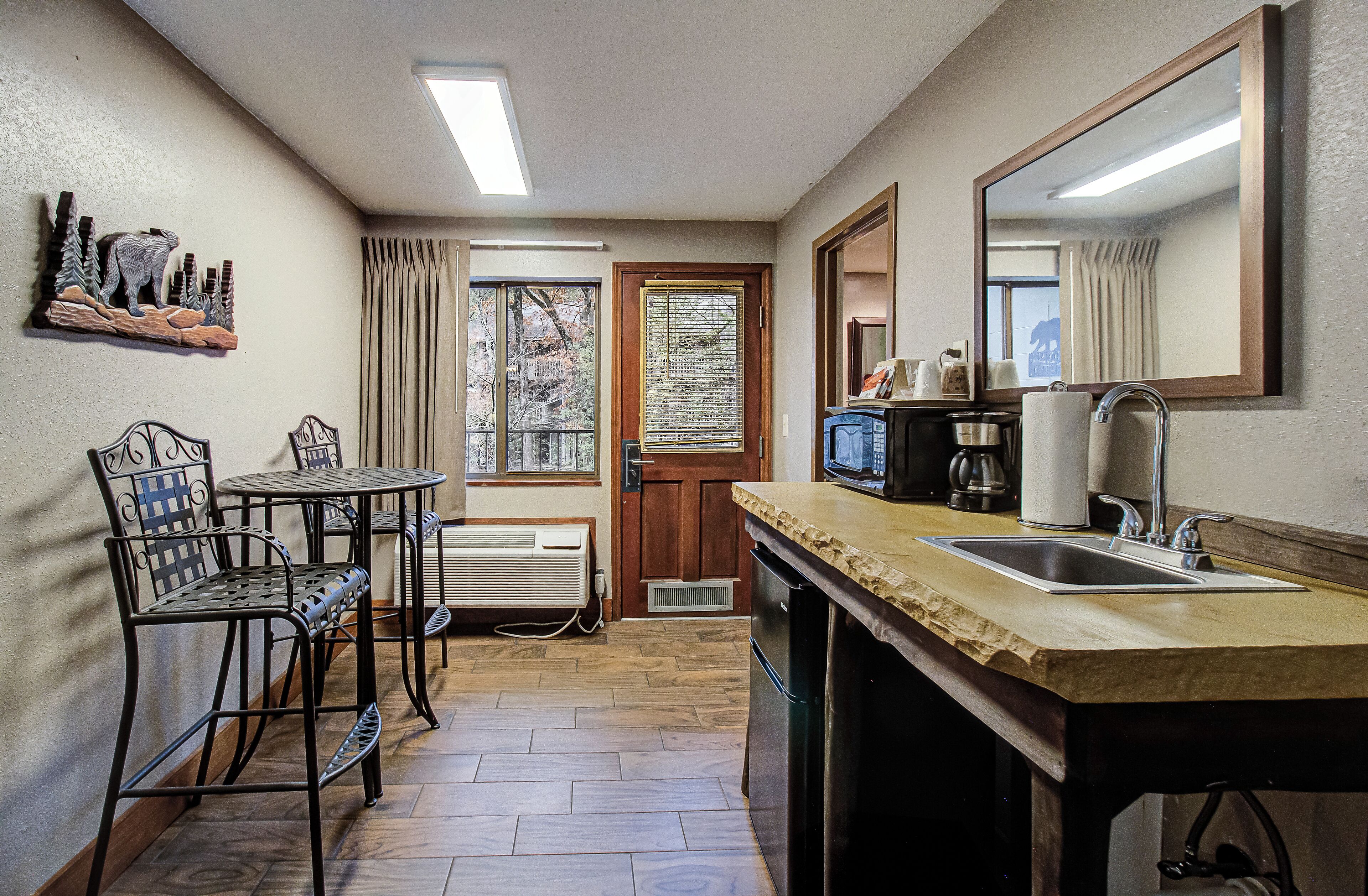 honeymoon suite | 1 bedroom, premium bedding, pillow-top beds, in-room safe