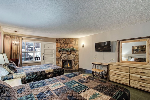 华丽客房, 2 张大床 | 高档床上用品、加厚床垫、客房内保险箱、办公桌