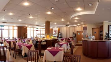 Breakfast, lunch, dinner served; Italian cuisine