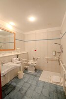 Ducha, artículos de tocador ecológicos, secador de pelo, batas