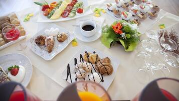 Daily buffet breakfast (EUR 11 per person)