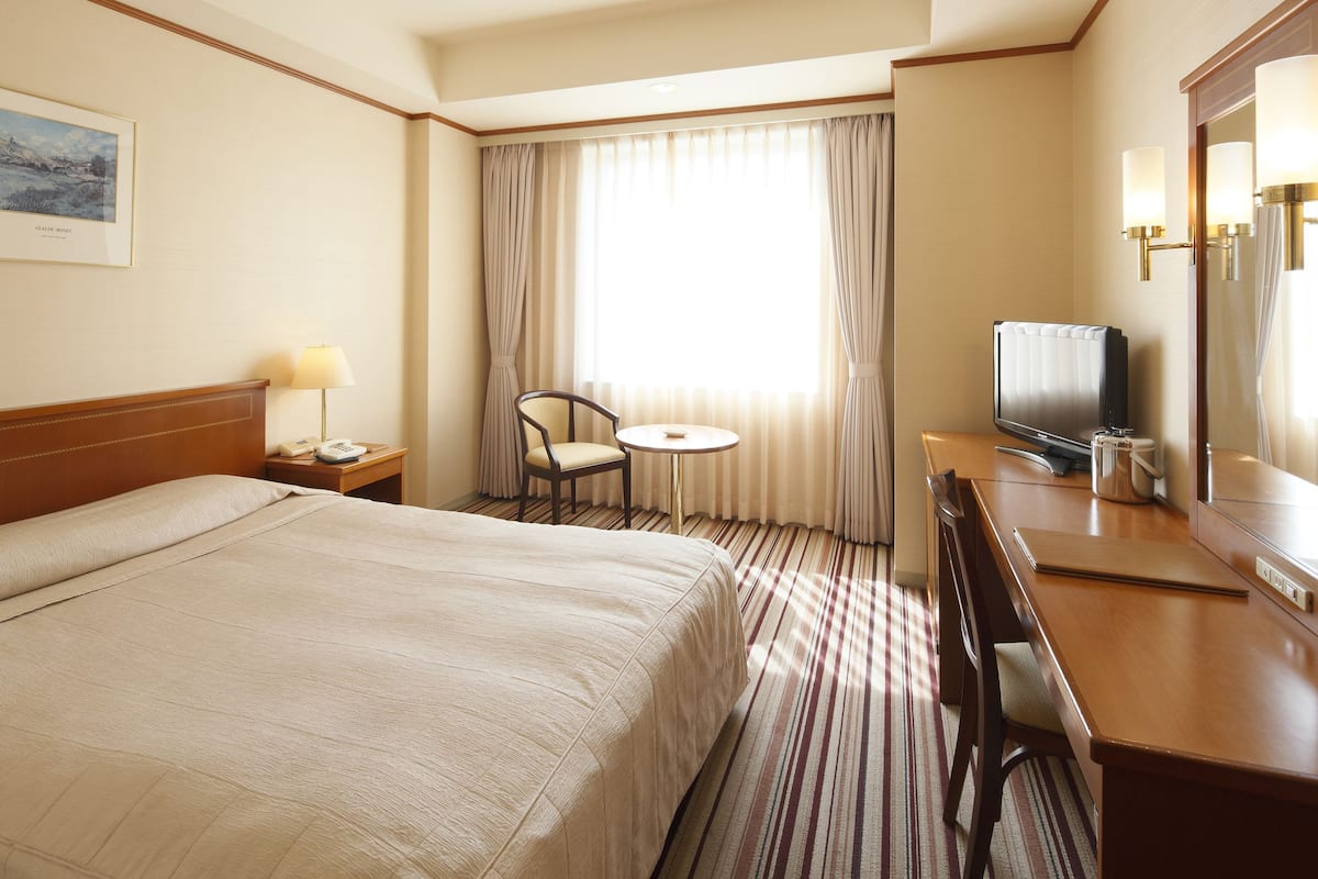 Chambre Double, 1 lit double | Literie de qualité supérieure, bureau, rideaux occultants