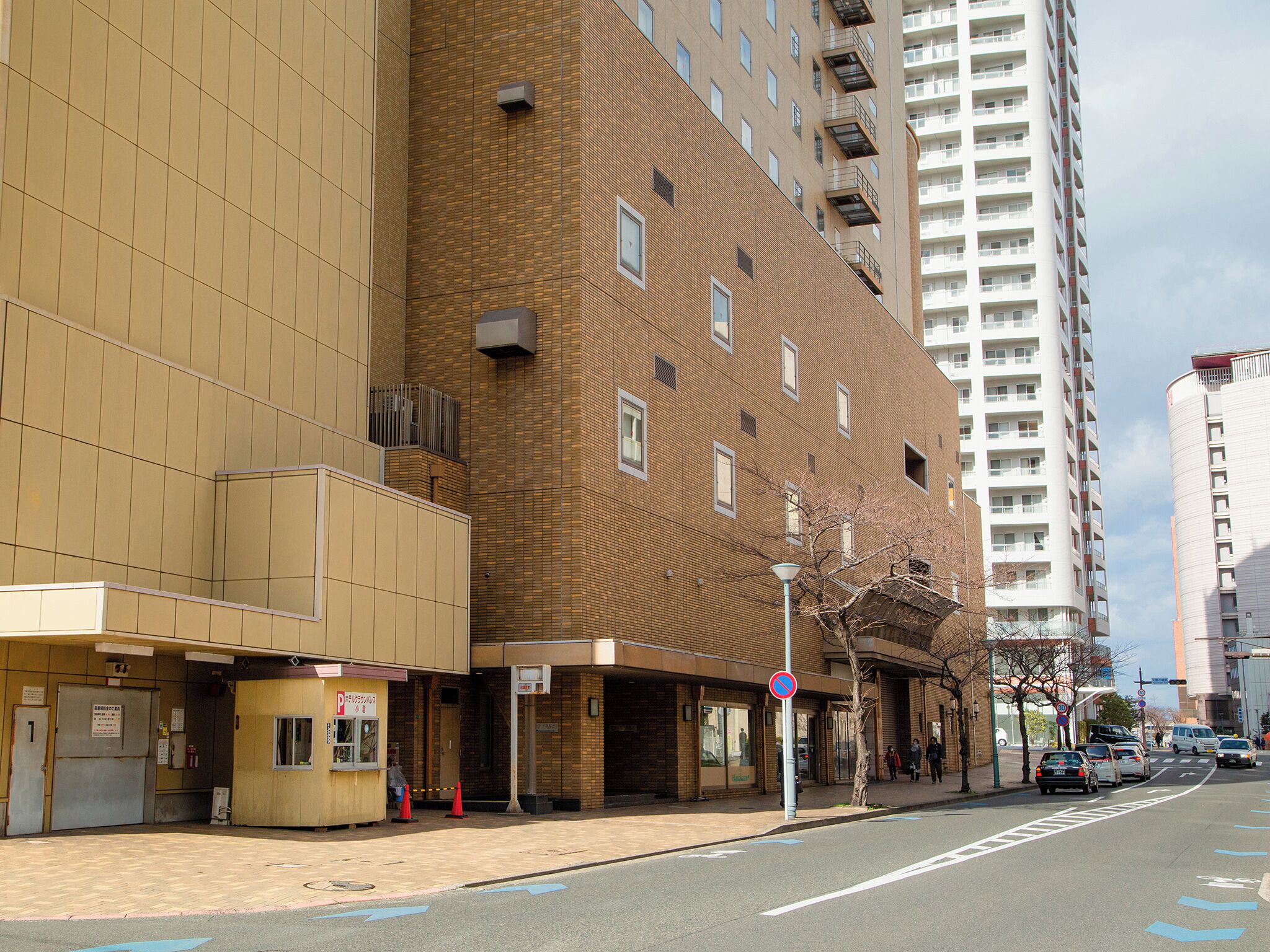 self-parking (surcharge) 1100 per night