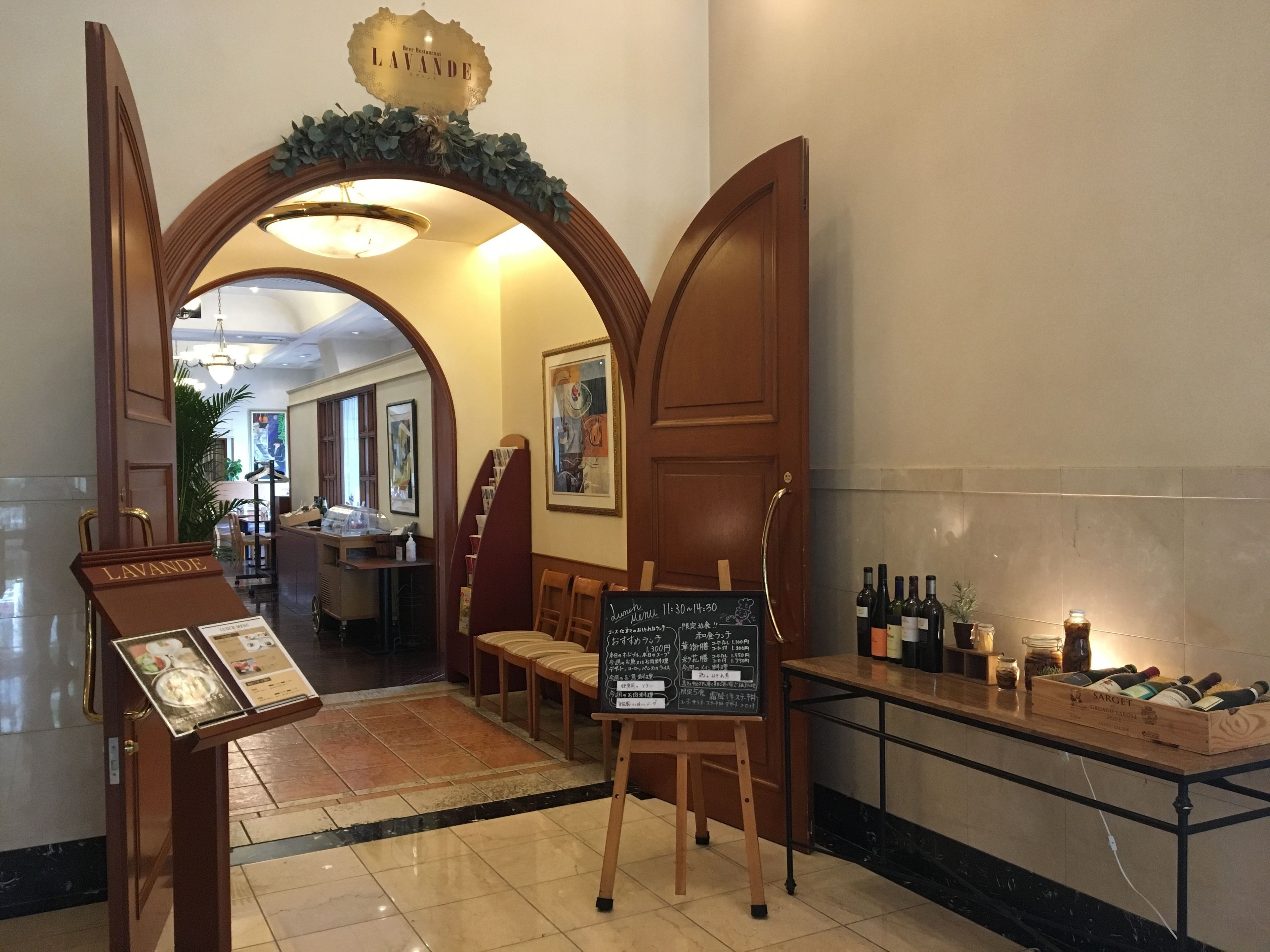 breakfast, lunch and dinner served