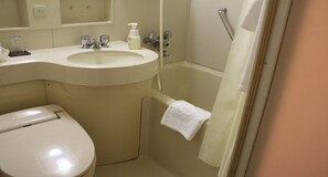 Camera singola, 1 letto singolo, non fumatori | Bagno | Set di cortesia gratuito, asciugacapelli, pantofole, bidet elettronico