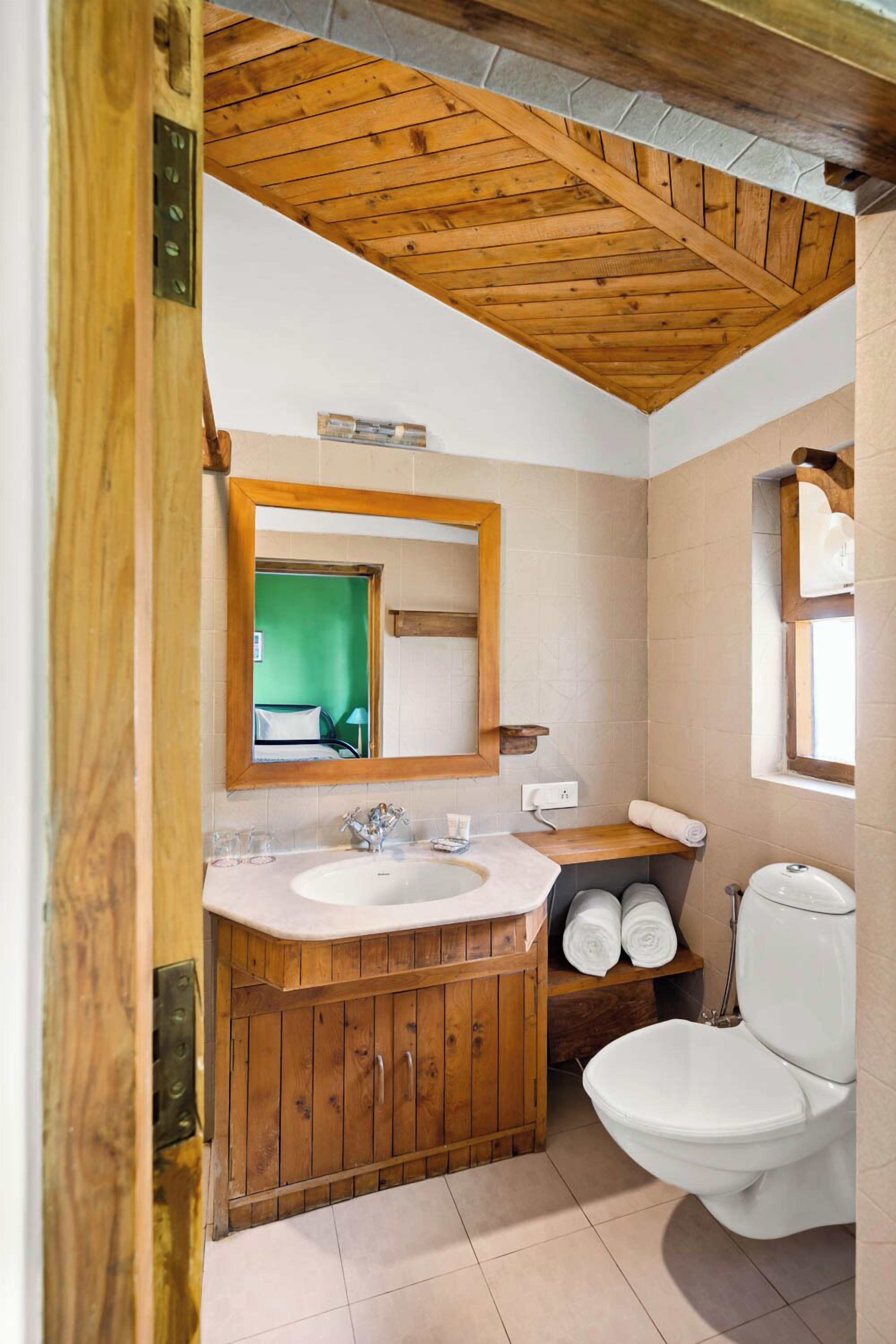 the log cabin | bathroom | shower, rainfall showerhead, free toiletries, hair dryer